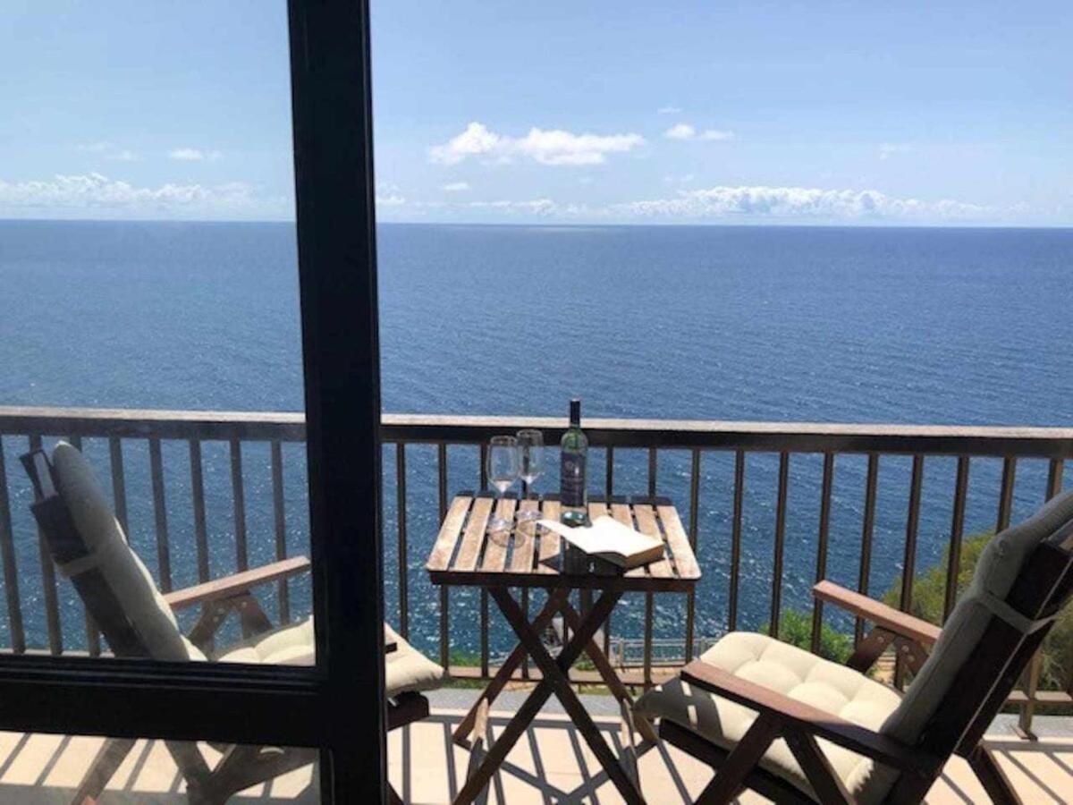 フンシャルCliff View III - Sea View + Pool + Wifiアパートメント エクステリア 写真