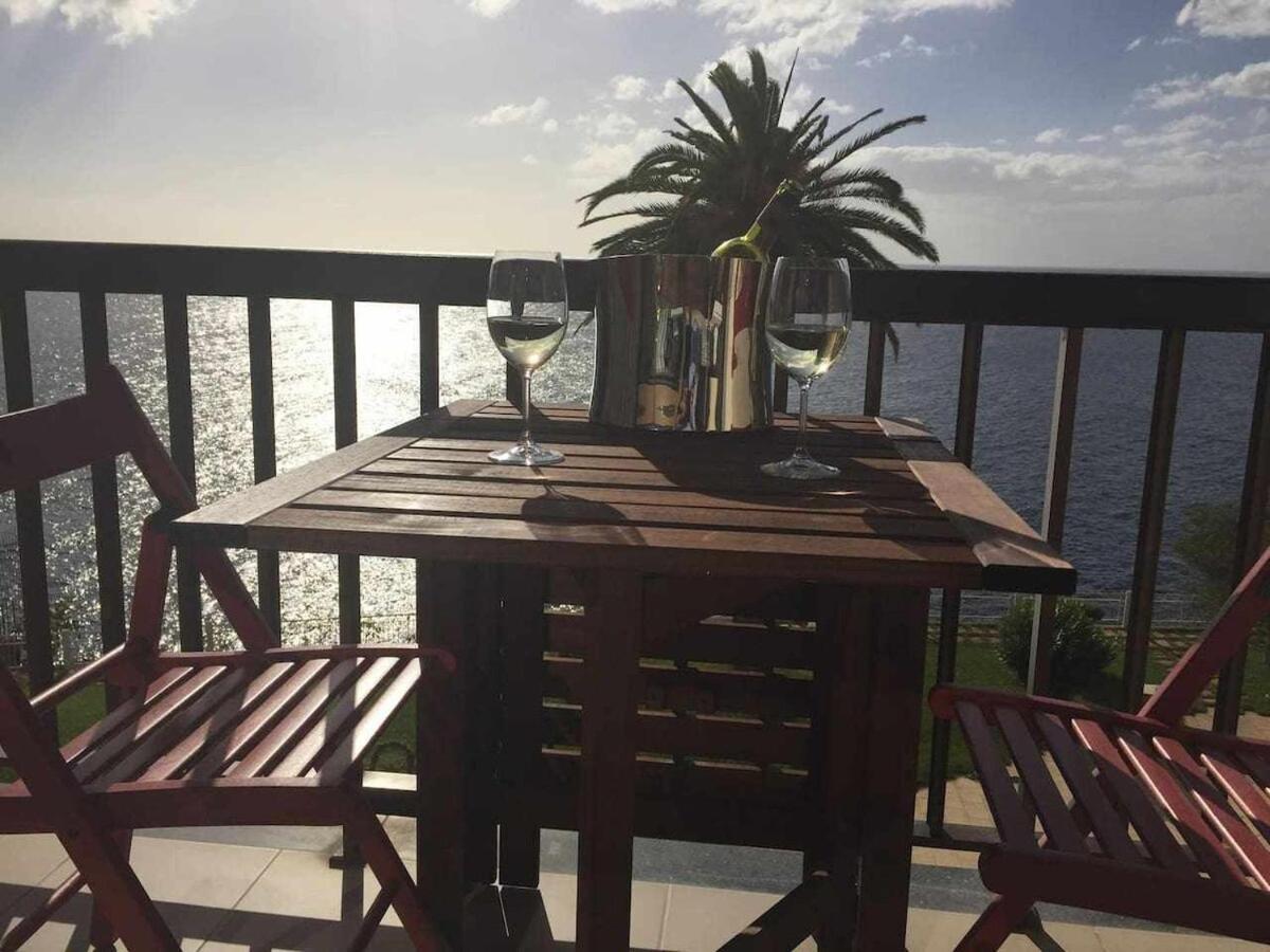 フンシャルCliff View III - Sea View + Pool + Wifiアパートメント エクステリア 写真