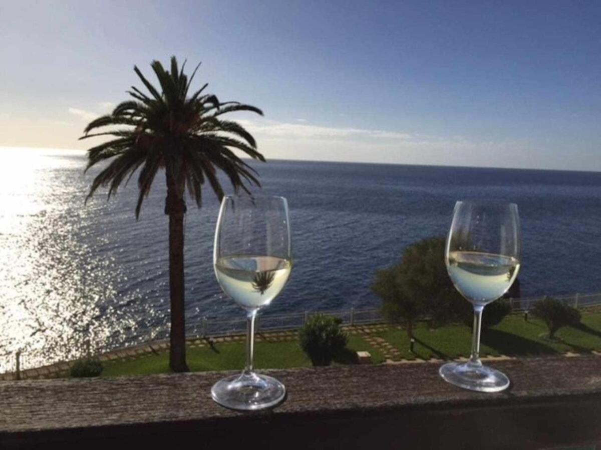 フンシャルCliff View III - Sea View + Pool + Wifiアパートメント エクステリア 写真