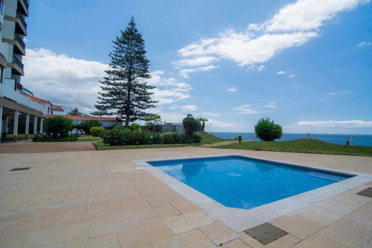 フンシャルCliff View III - Sea View + Pool + Wifiアパートメント エクステリア 写真