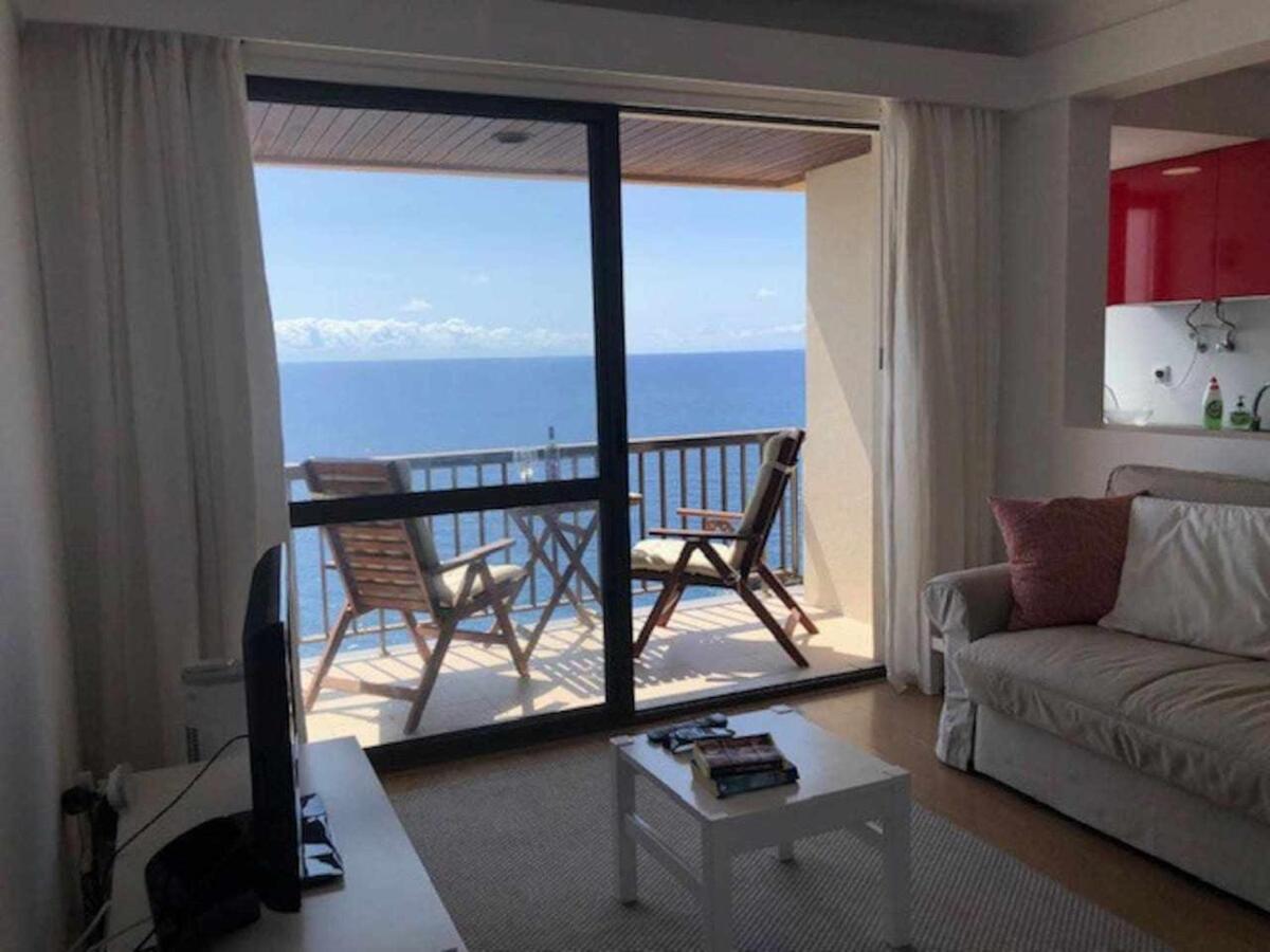 フンシャルCliff View III - Sea View + Pool + Wifiアパートメント エクステリア 写真